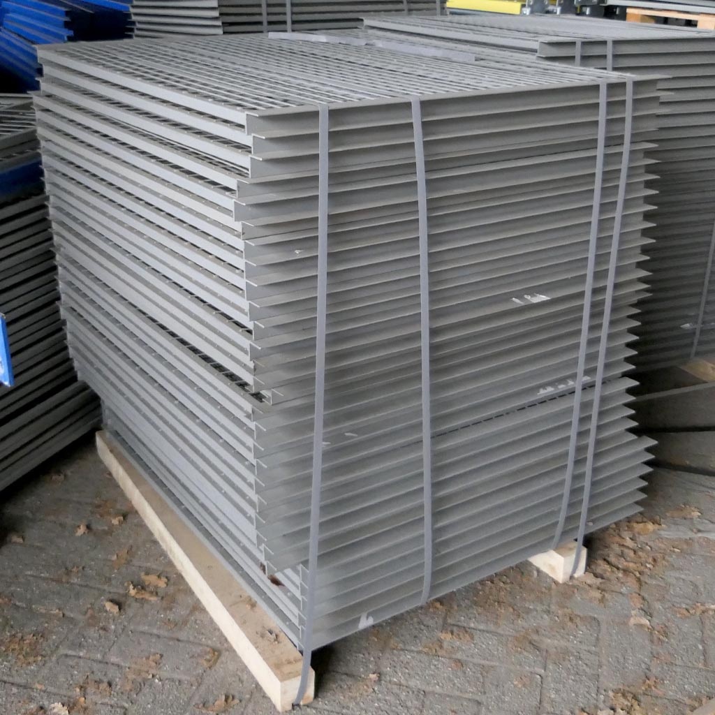 Gebruikte JH Esmena palletstelling 3000x1900x1100mm (hxbxd) - 3 niveaus + grijze draadroosters aanbouwsectie