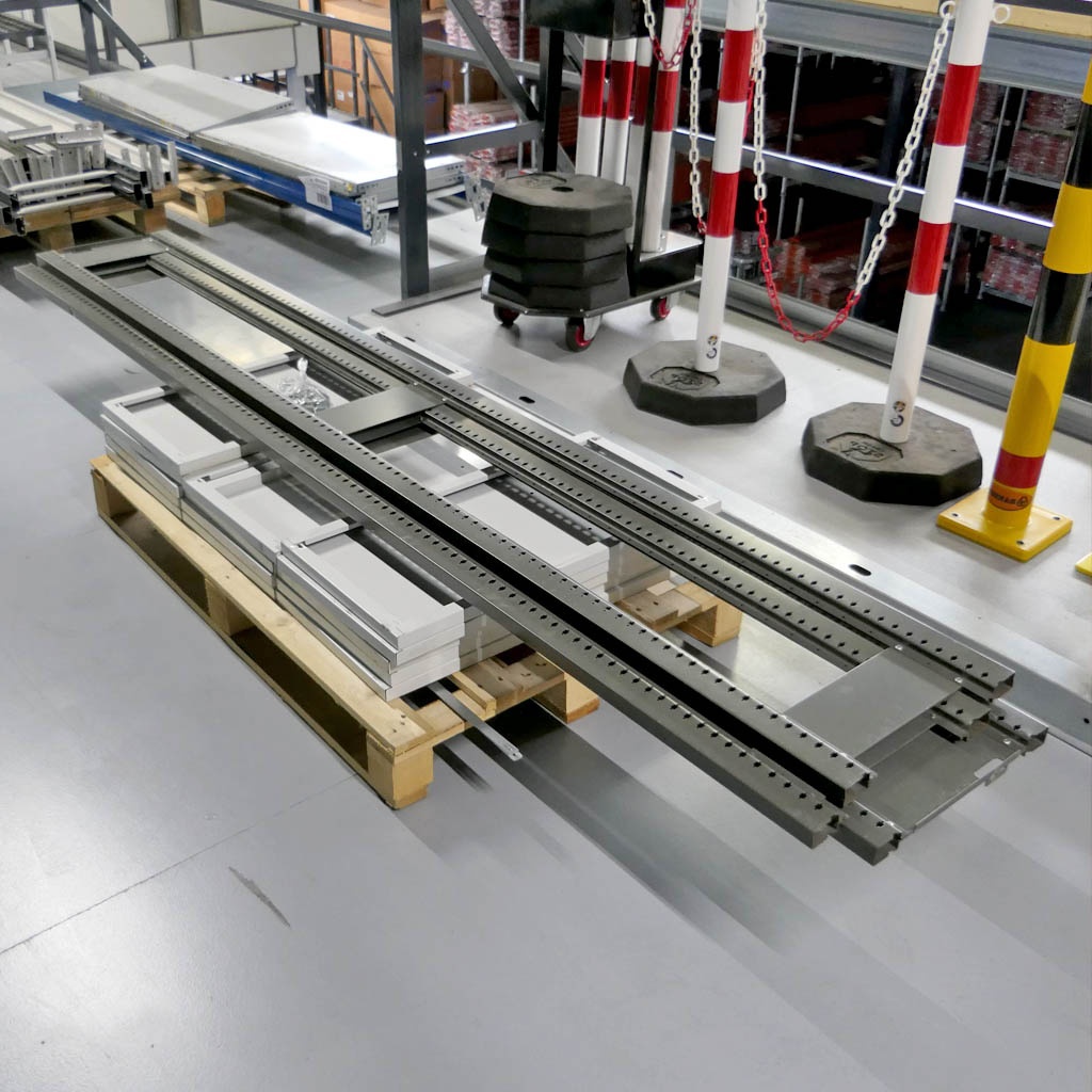 Voordeelpartij gebruikte Bruynzeel legbordstelling 2630x1500x375mm (hxbxd) 2 secties 7 niveaus