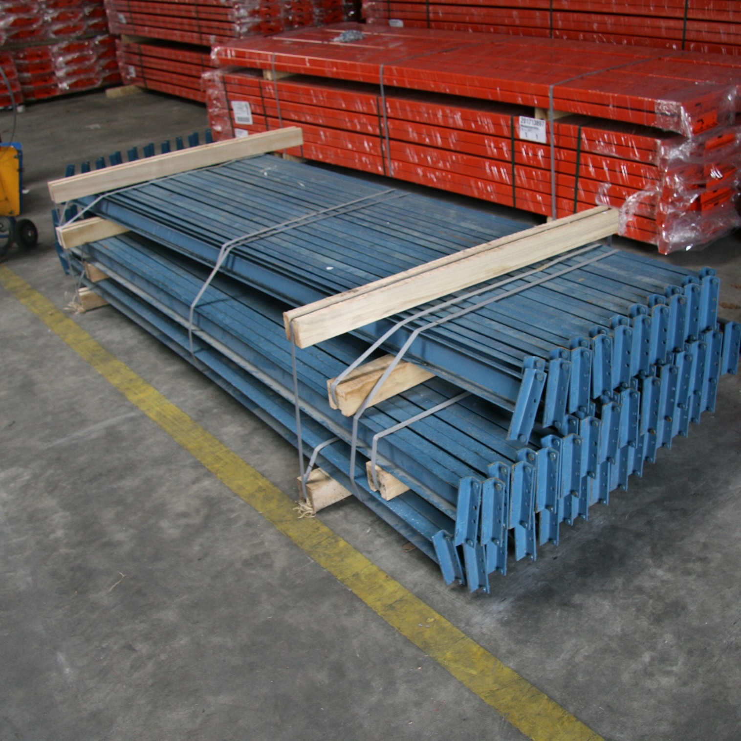 Voordeelrij gebruikte Hovuma palletstelling 7130x8440x1070mm (hxbxd) 3 secties 6 niveaus