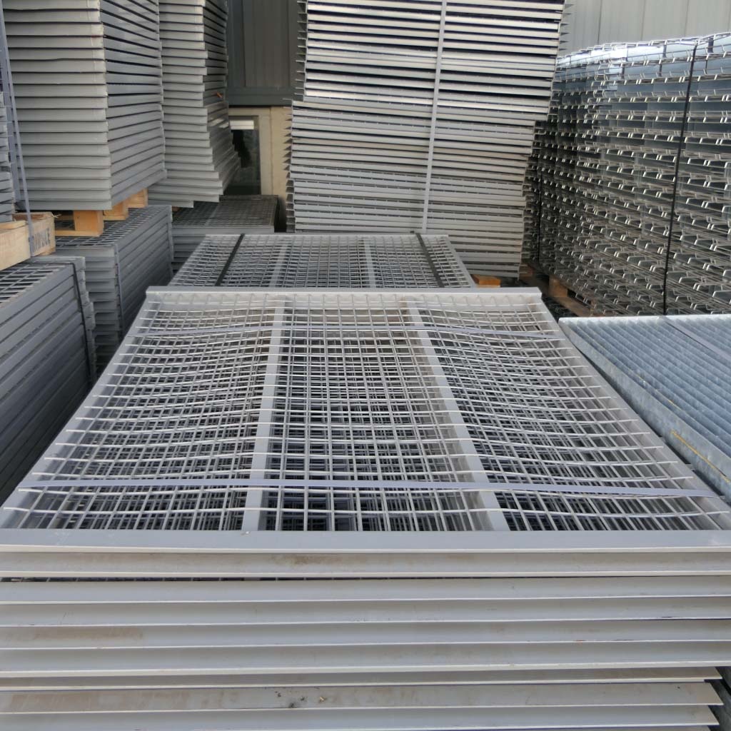 Voordeelrij gebruikte JH Esmena palletstelling 3000x11720x1100 - 4 secties 2 niveaus+roosters