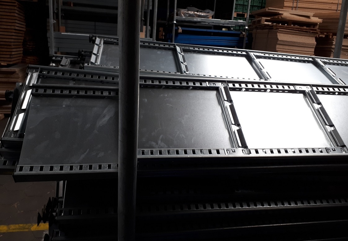 Voordeelrij gebruikte legbordstelling MD 2130x4000x300mm (hxbxd) - 4 secties 7 niveaus