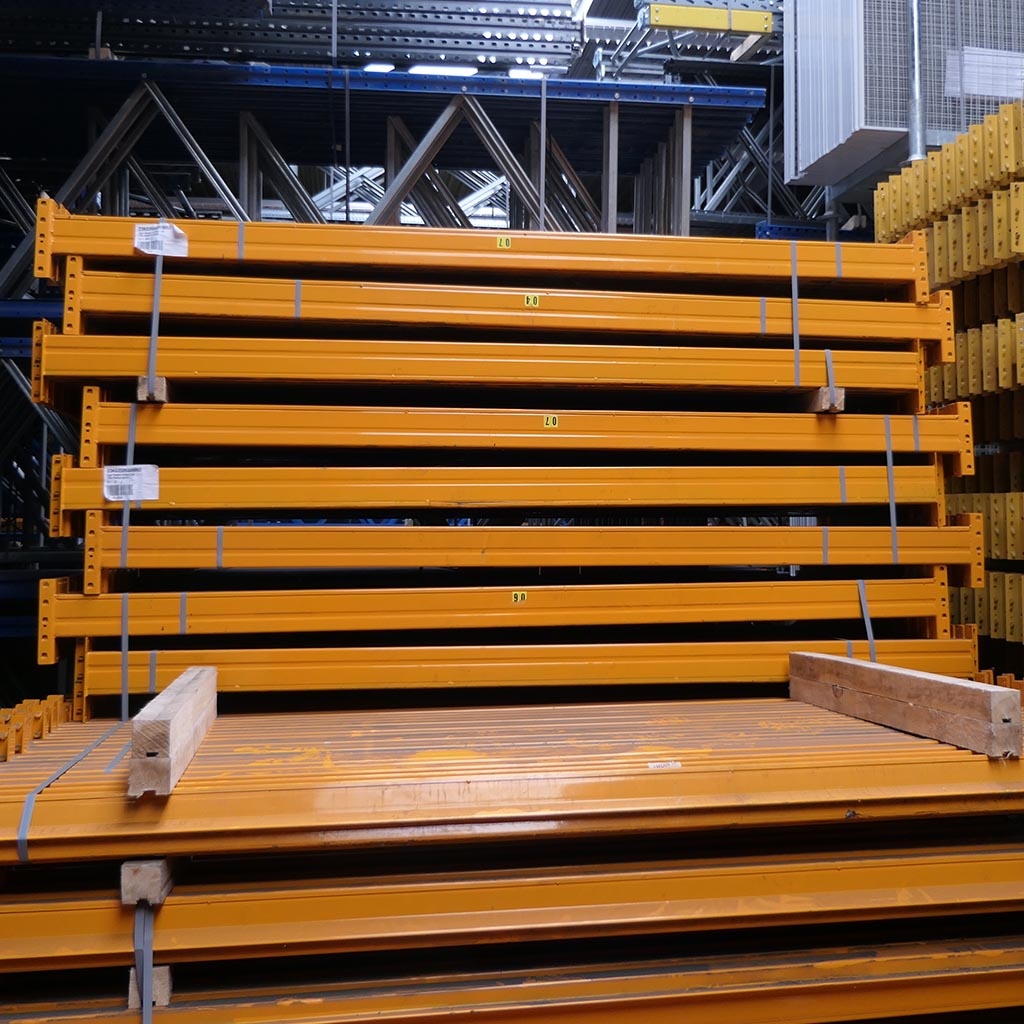 Voordeelrij gebruikte Standard palletstelling 3900x11300x900mmmm (hxbxd) - 4 secties 4 niveaus